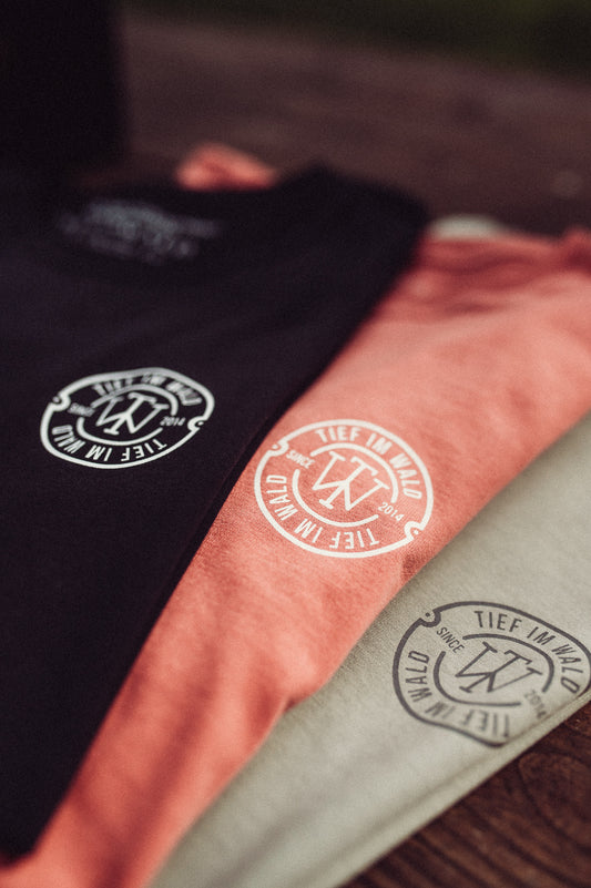 T-Shirt | Tief im Wald | Logo Print