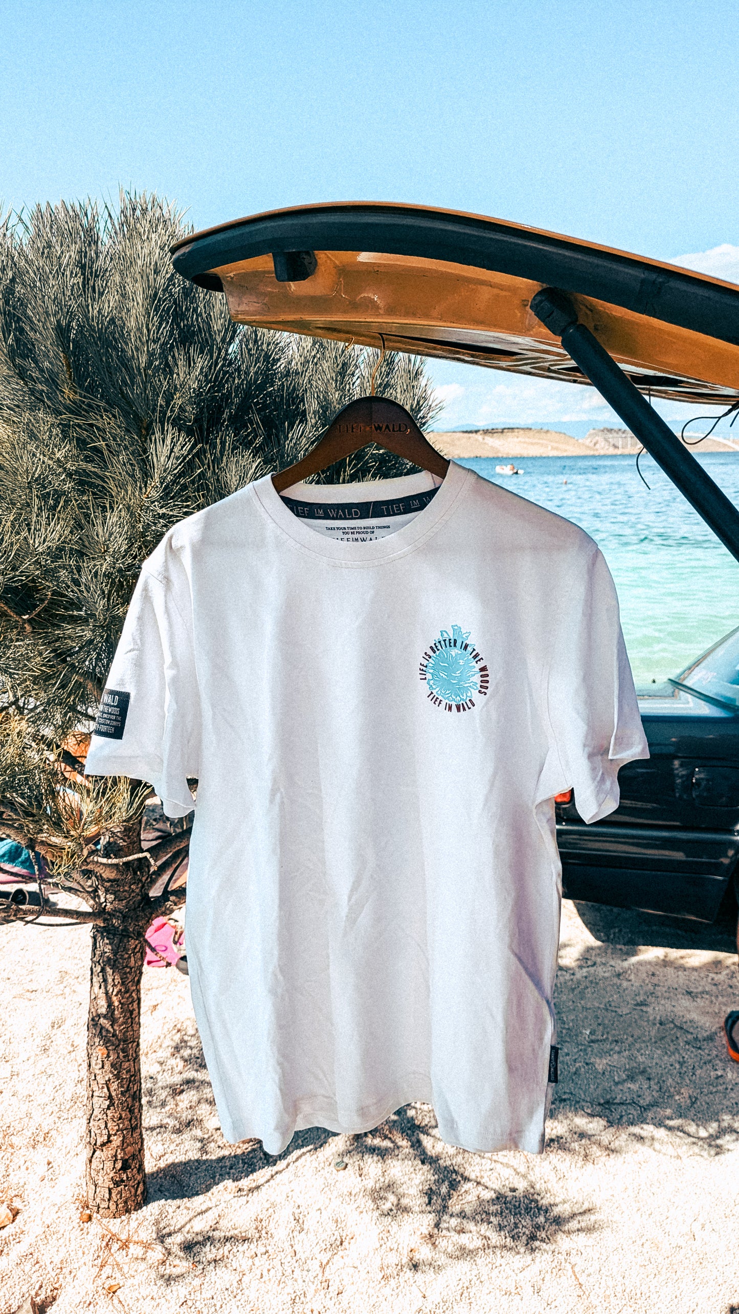 T-Shirt Life is better in the Woods