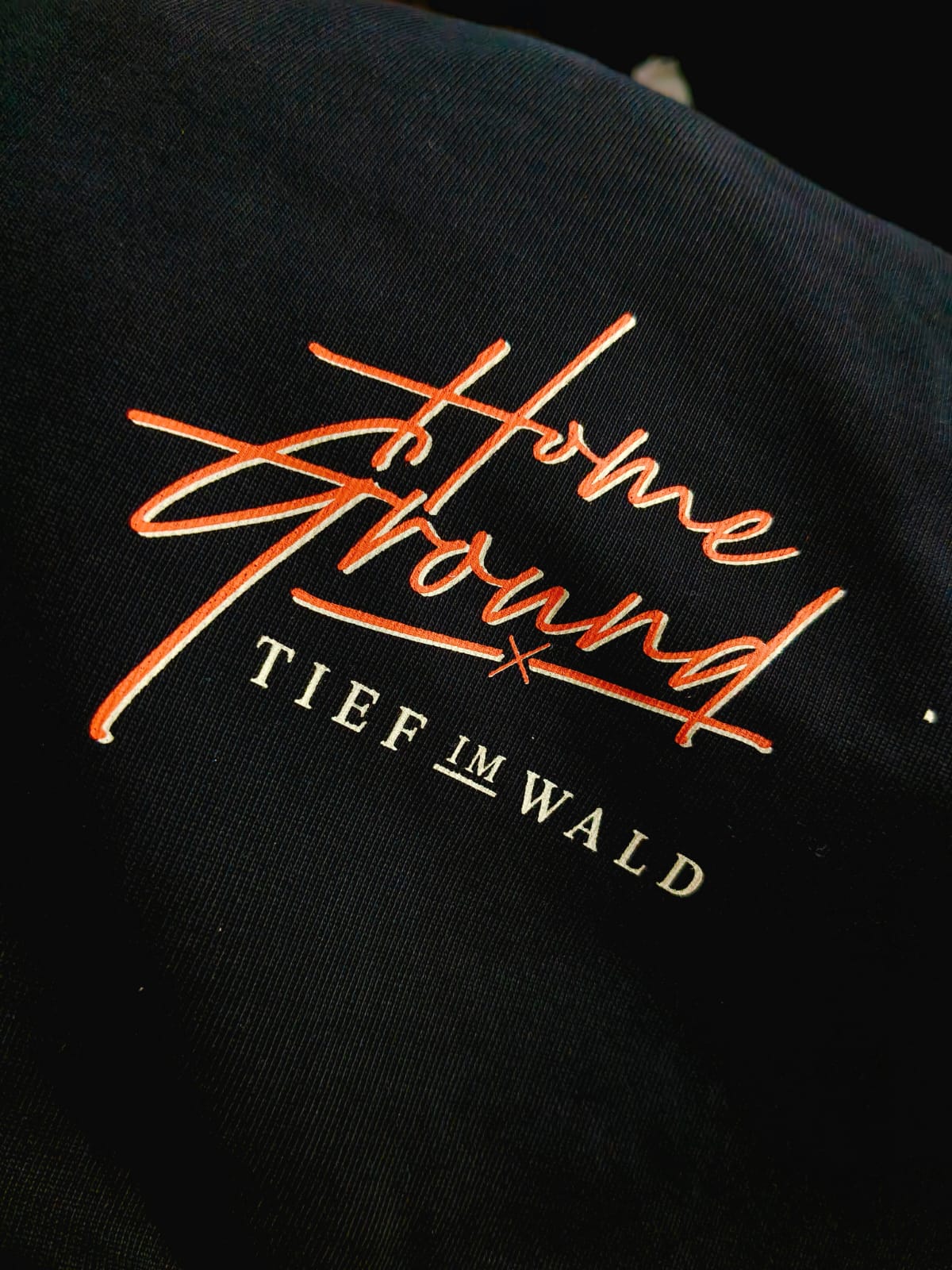 Home Ground x Tief im Wald – Collab Tee